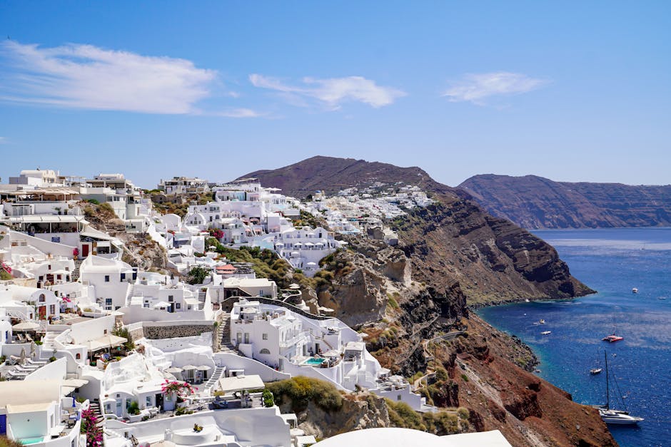 Santorini - bijele zgrade iznad Egejskog mora